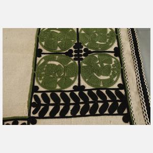 Zweiteilige Garnitur mit Kurbelstickerei