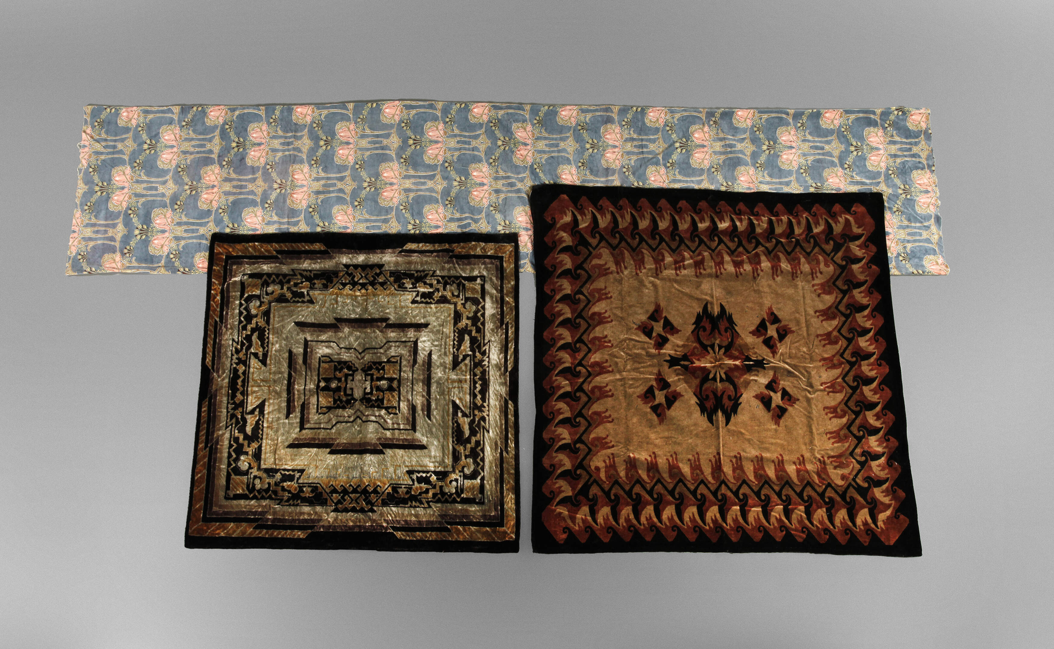 Konvolut Samtdecken Druckdekor