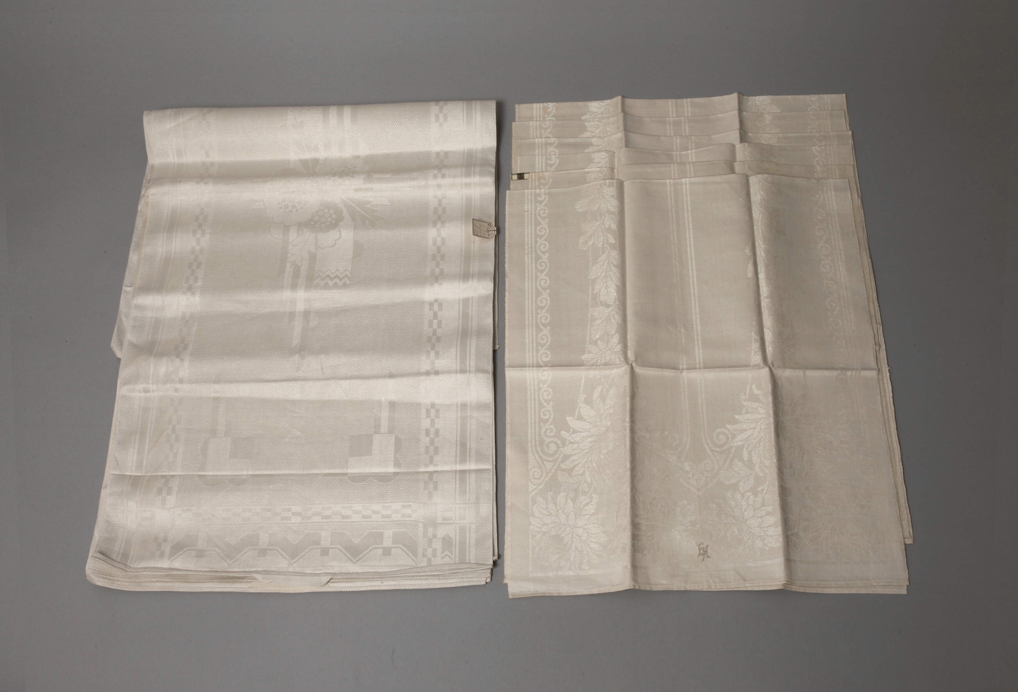 Konvolut Handtücher Floraldekor