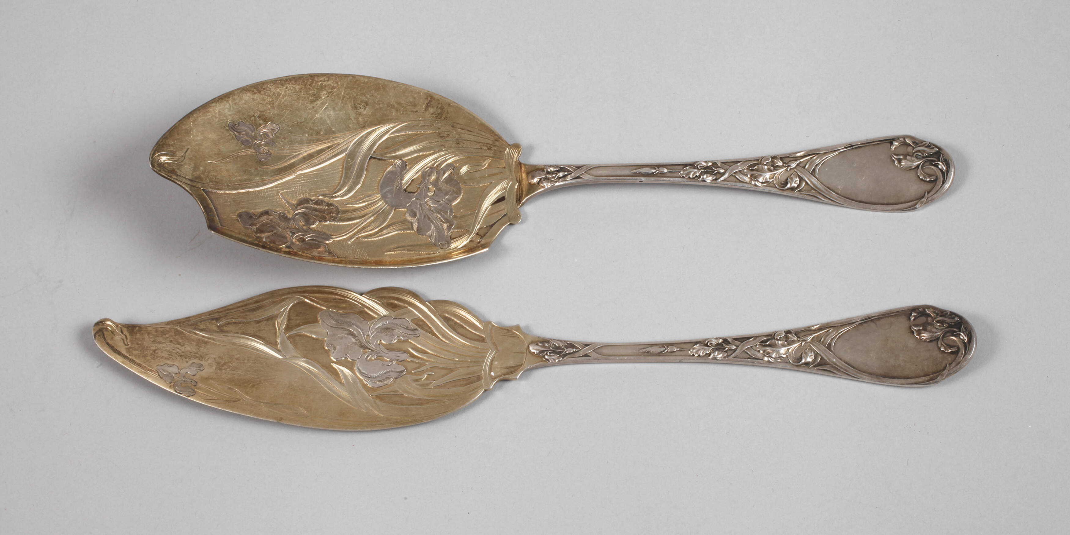 Zwei Vorlegeteile Silber Emile Puiforcat "Iris"