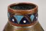 Vase mit Emailledekor