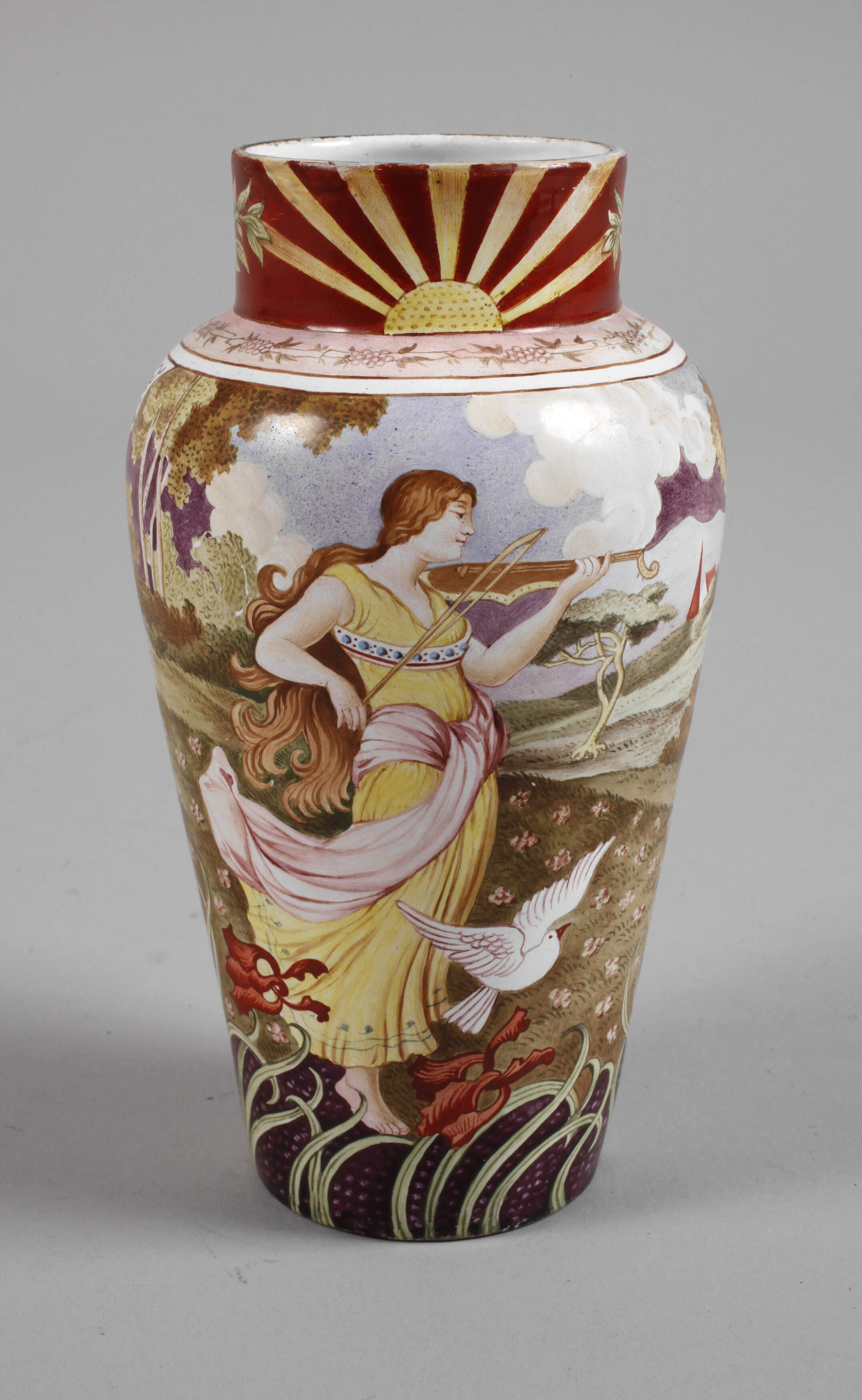 Kleine Vase mit Emaillemalerei