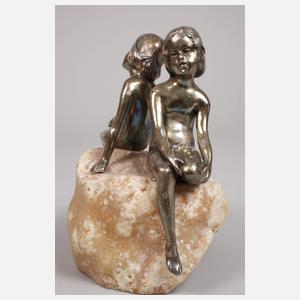 Spielende Kinder auf Felsen