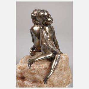 Spielende Kinder auf Felsen