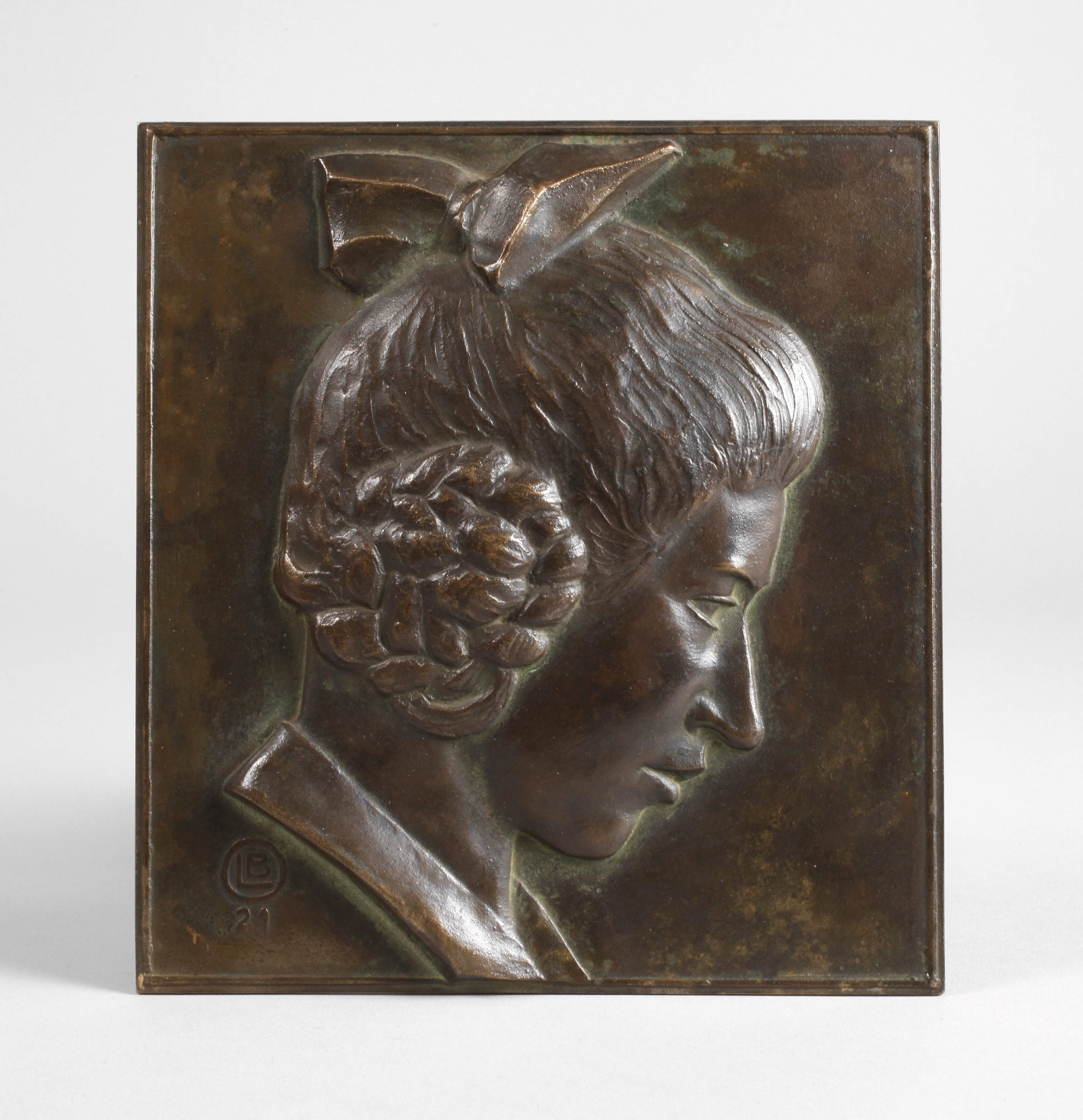 Wandplakette mit Damenportrait