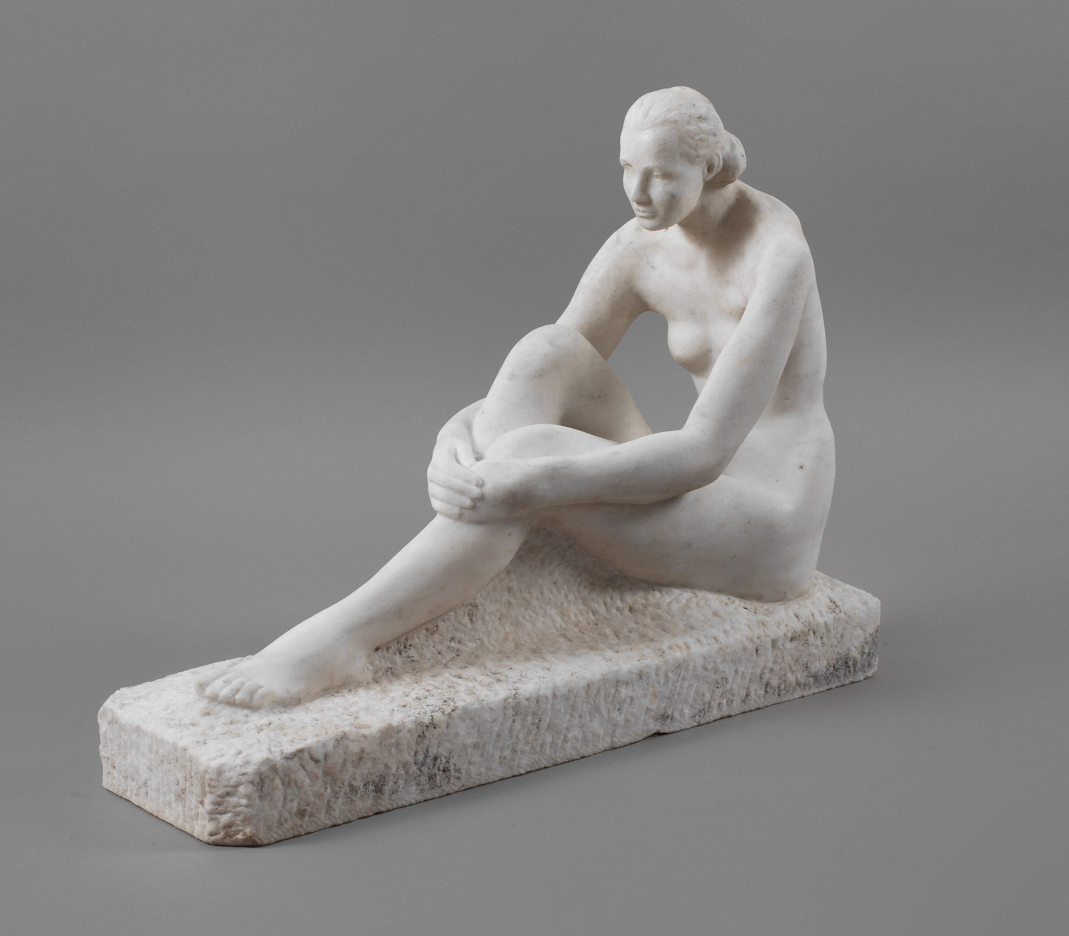 J. Urban, sitzender Damenakt Marmor
