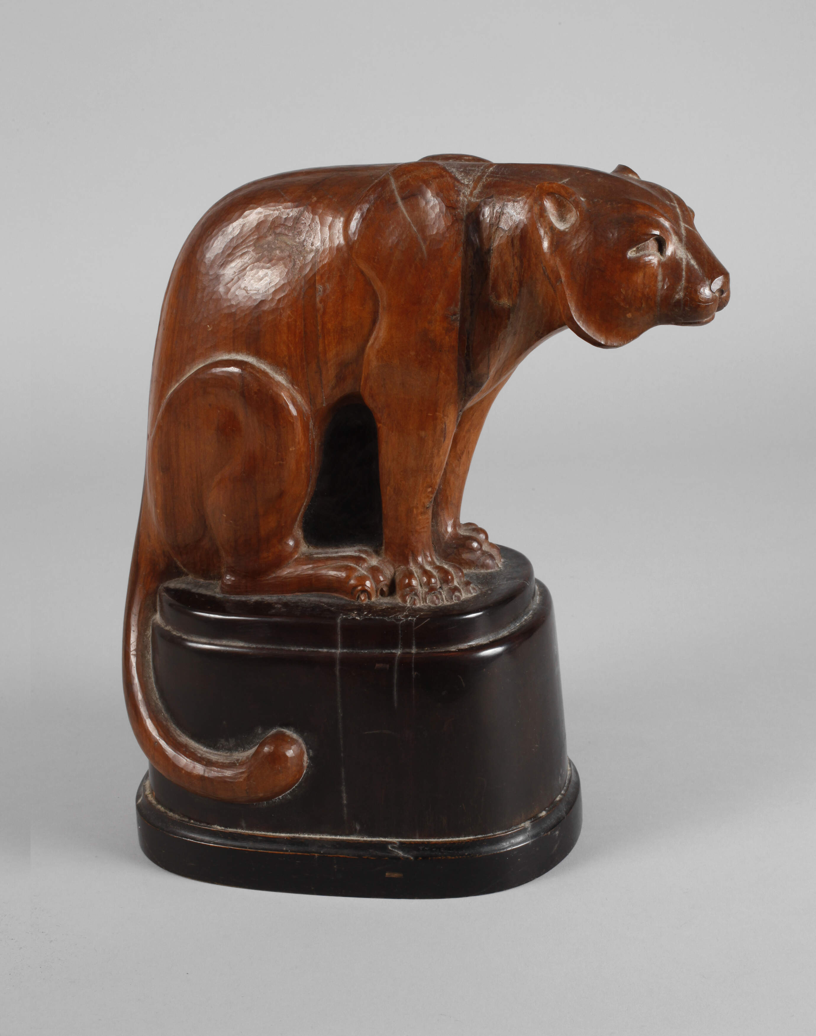 Sitzender Tiger Holz