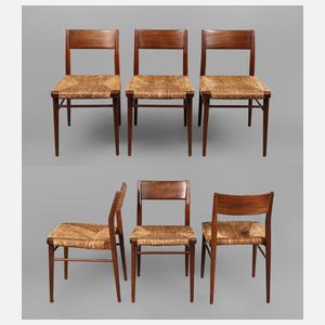 Sechs Stühle