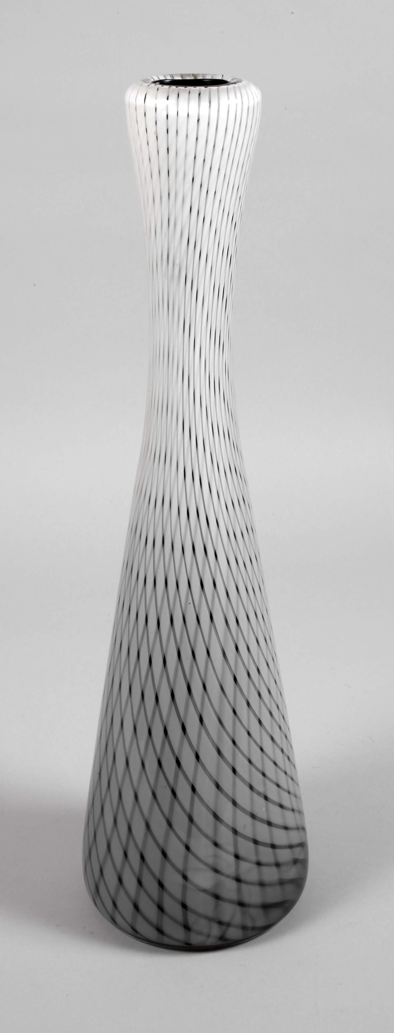 Große Vase Gitterdekor