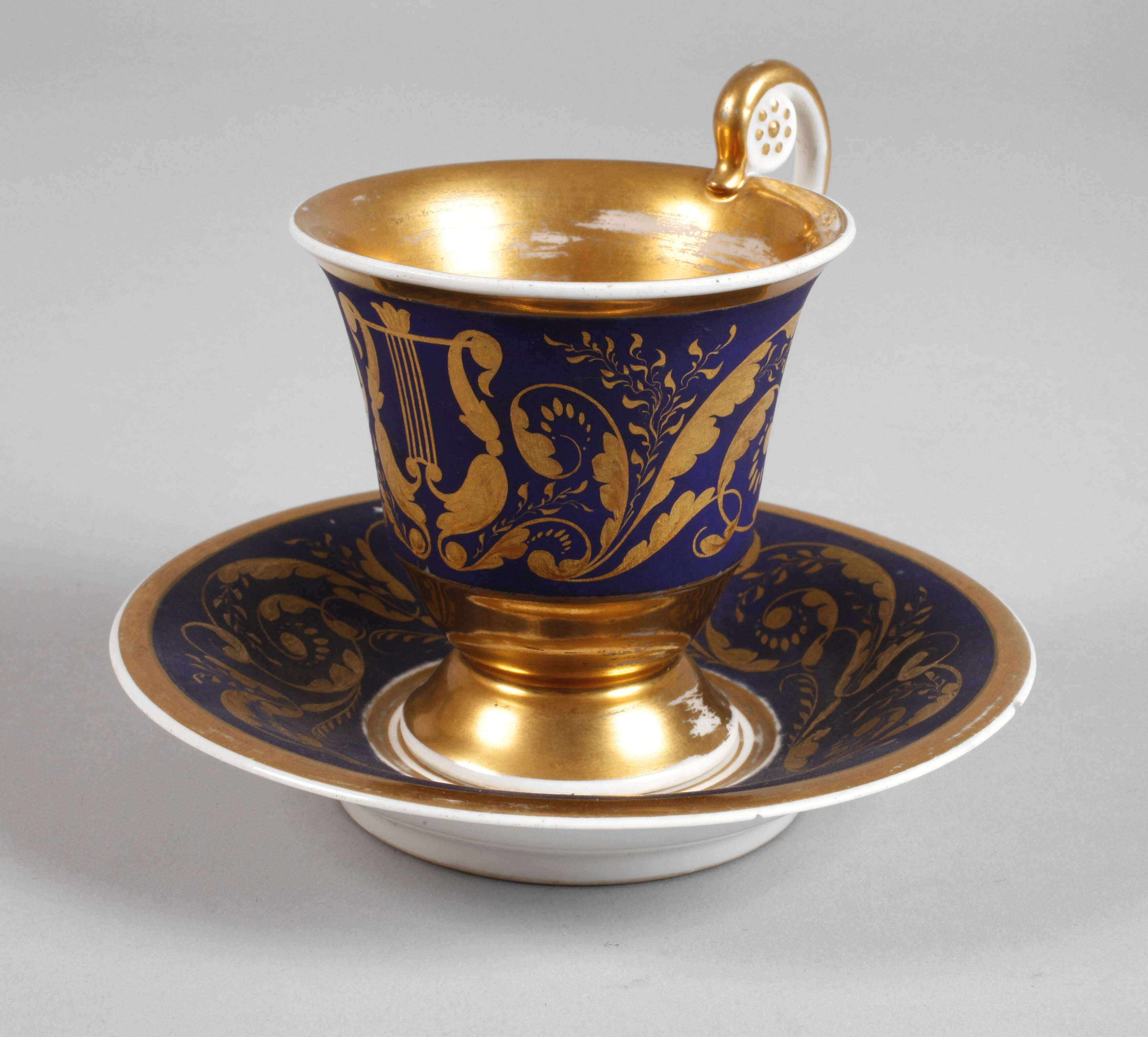 KPM Berlin Sammeltasse Golddekor