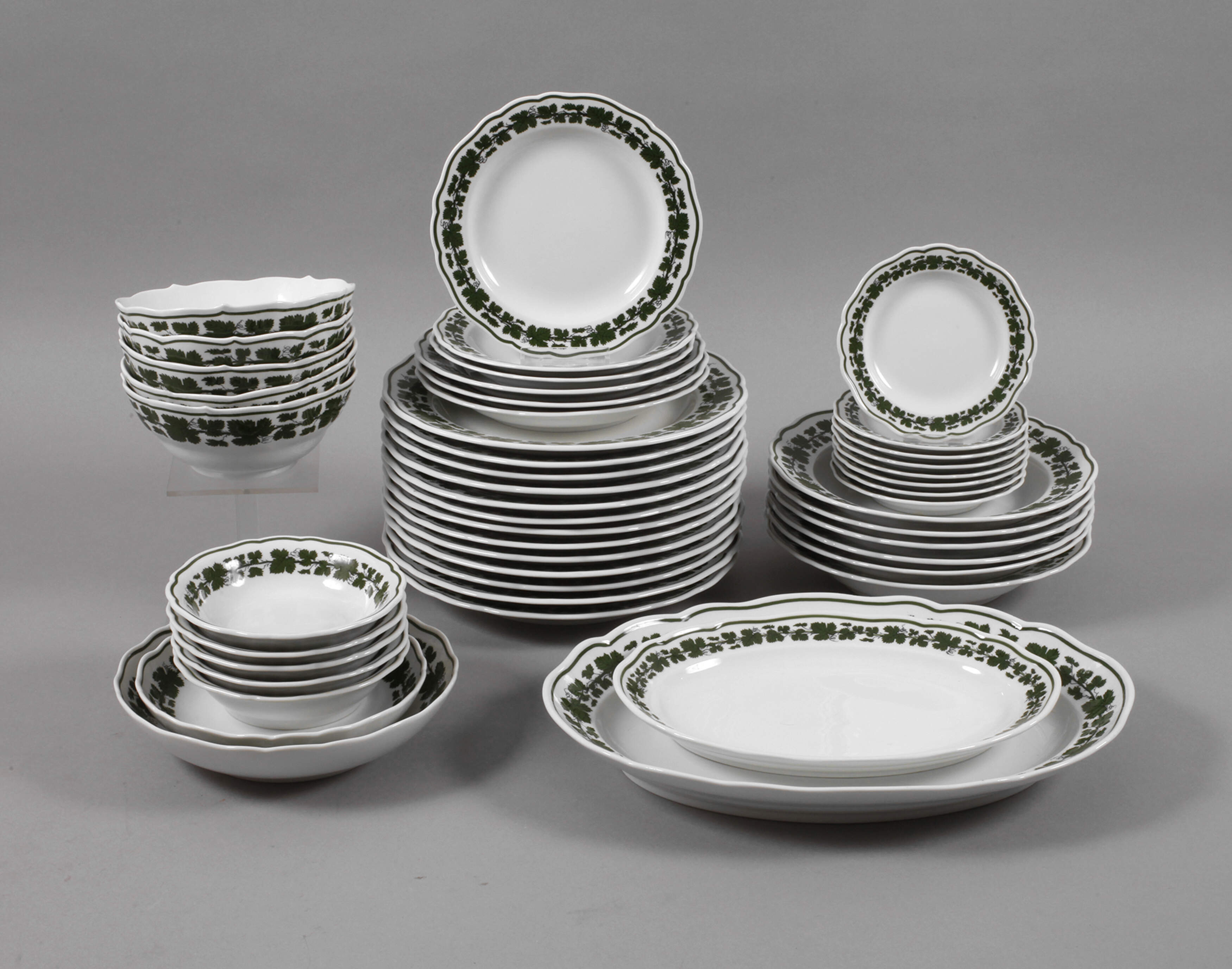 Meissen Speiseservice-Konvolut Weinlaubdekor