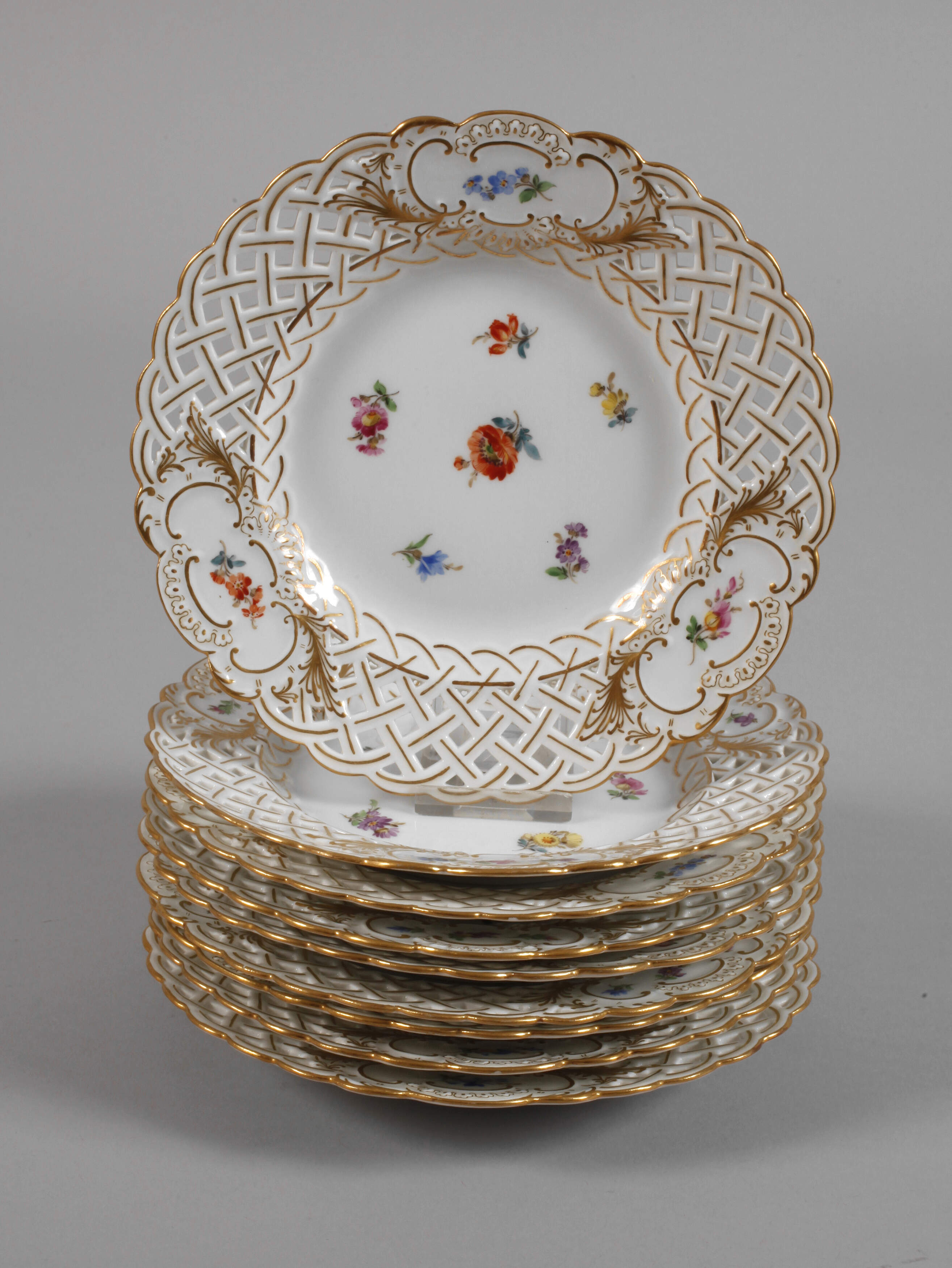 Meissen neun Durchbruchteller Streublümchendekor