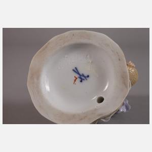 Meissen "Mädchen, Hühner fütternd"