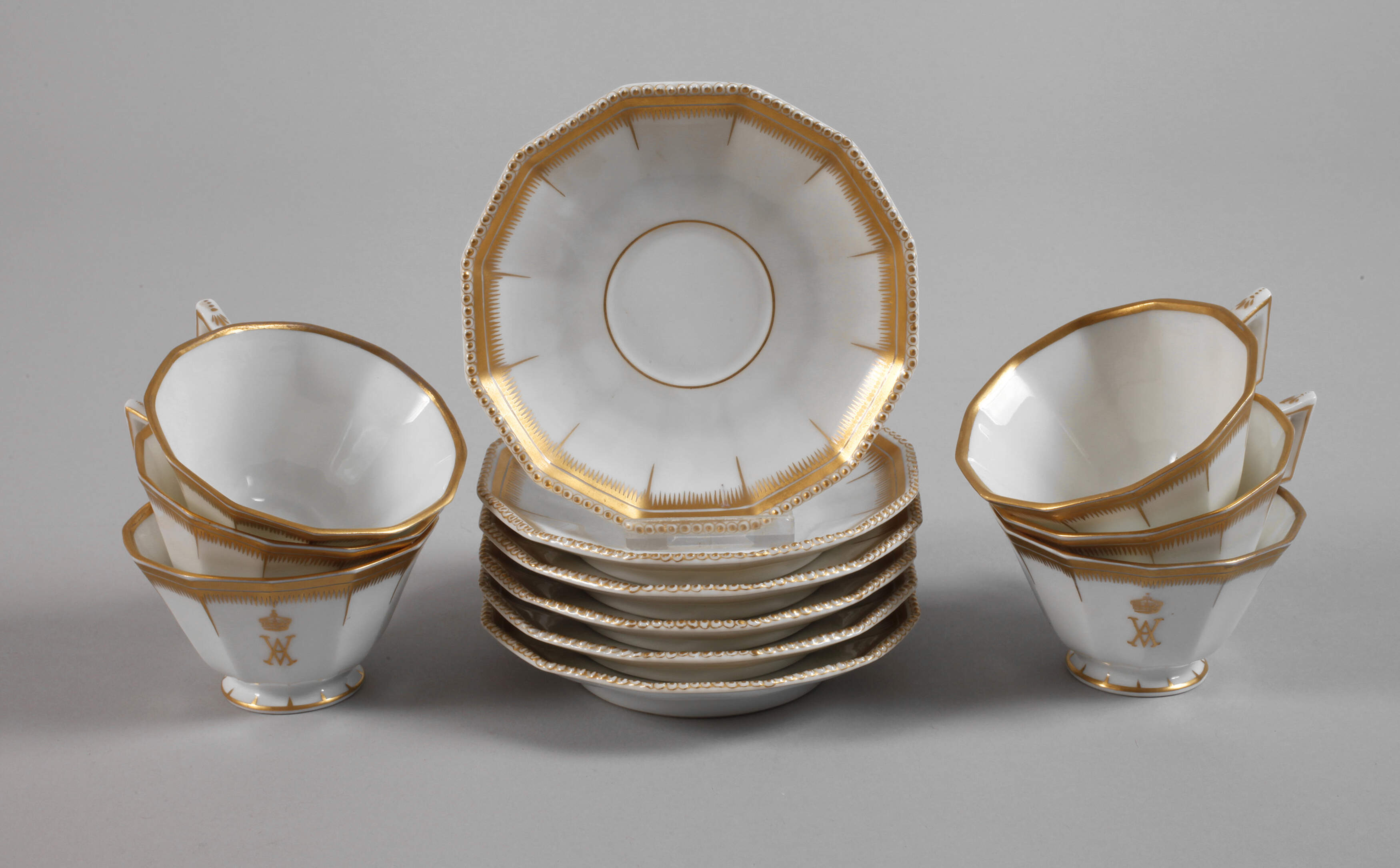 Nymphenburg sechs Mokkatassen mit Wappen