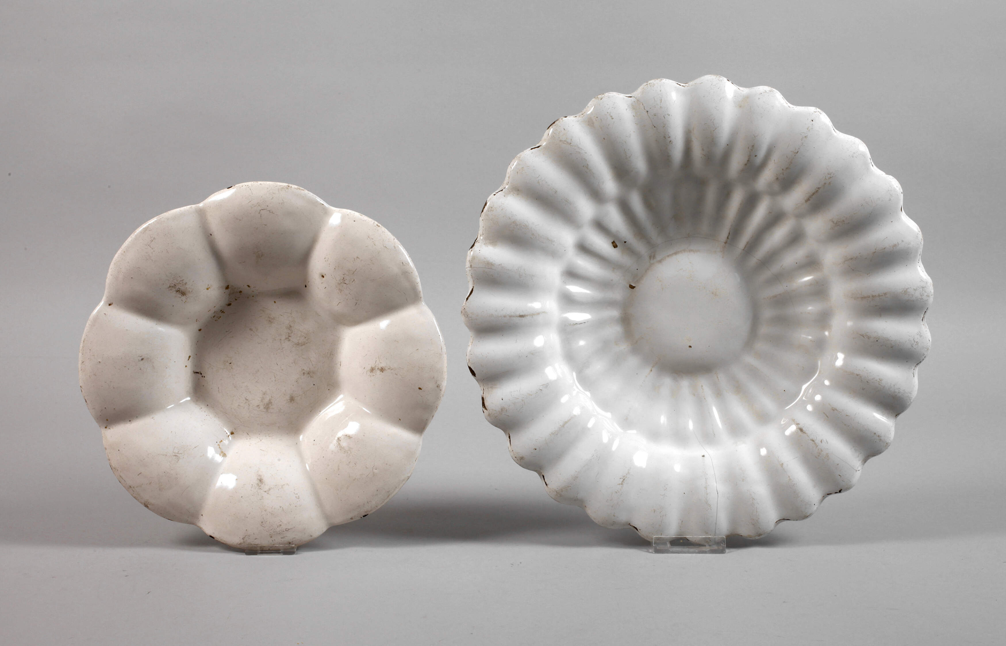 Zwei barocke Buckelplatten