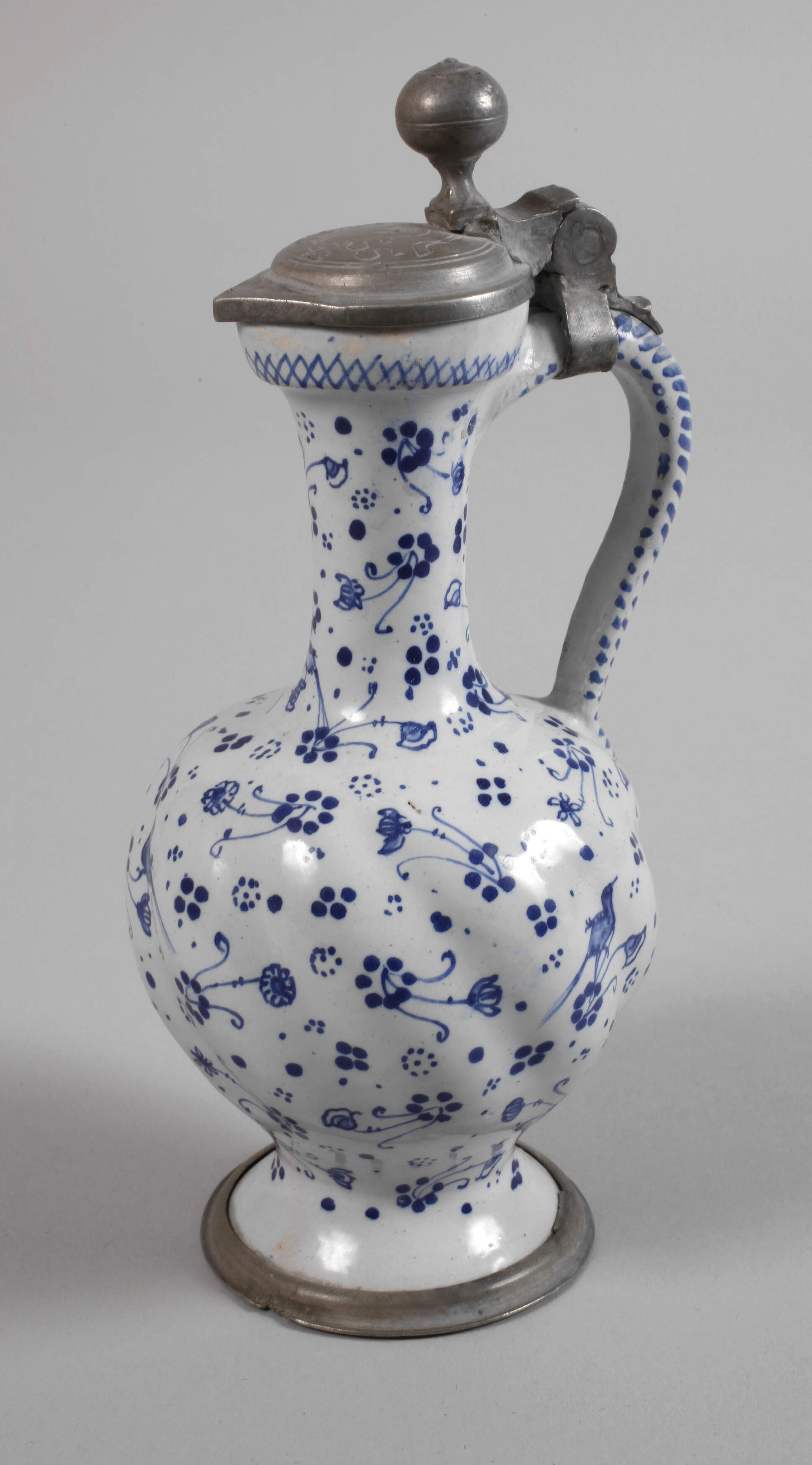 Ansbacher Enghals-Fayencekrug