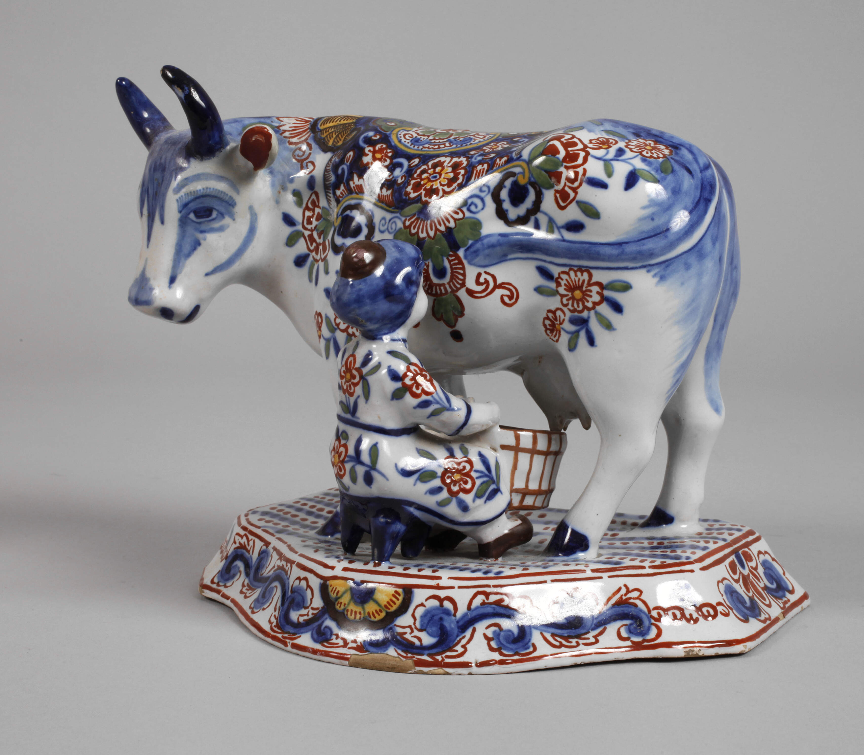 Delfter Fayence Bäuerin mit Kuh