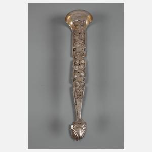 Zwei Zuckerzangen und ein Nadelbehälter