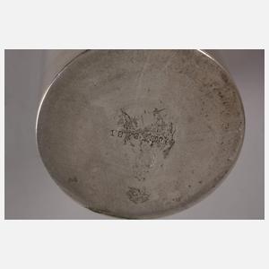 Großer Silberbecher mit Monogramm