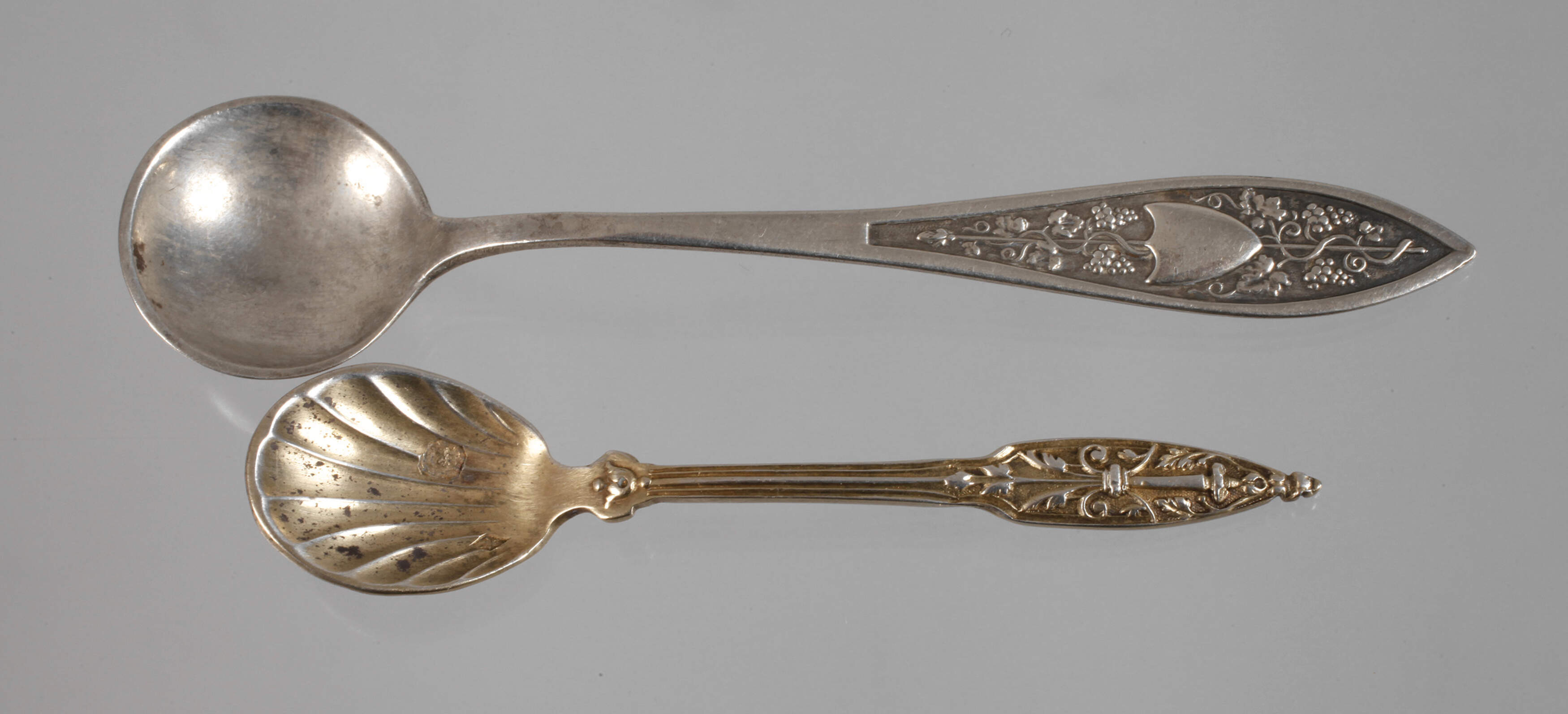 Zwei kleine Gewürzlöffel Silber