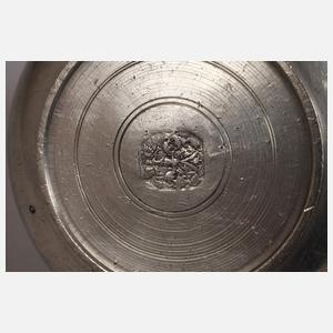 Drei Schraubflaschen Zinn