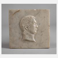 Marmorfliese mit antikisierendem Portrait111