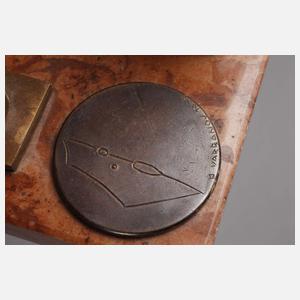 Frau unter Laterne sign. Warbanow