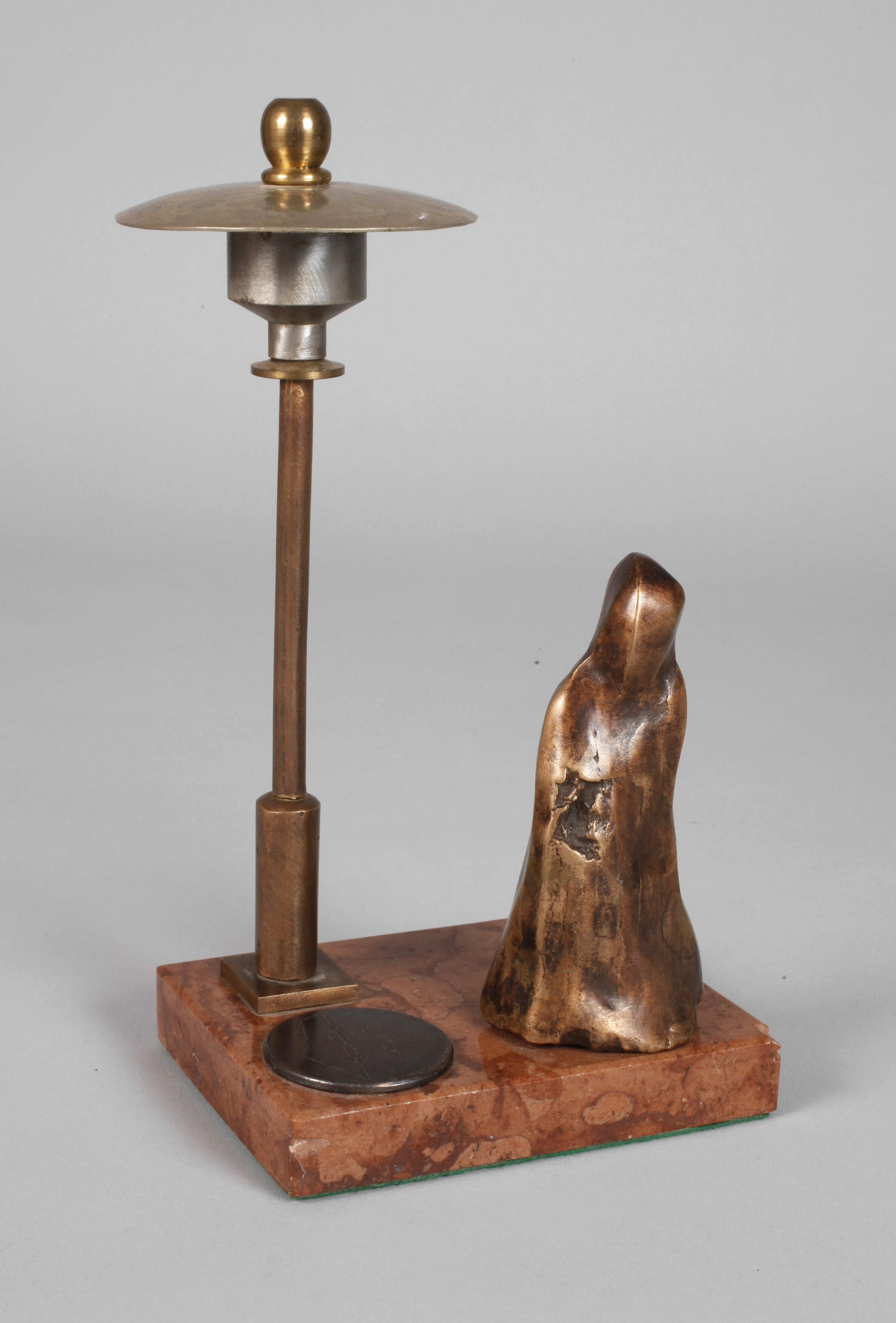 Frau unter Laterne sign. Warbanow