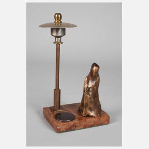 Frau unter Laterne sign. Warbanow