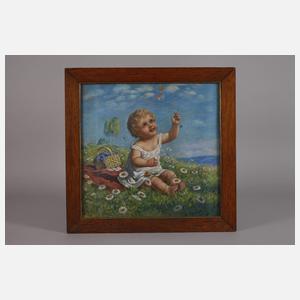 Kleinkind auf Sommerwiese