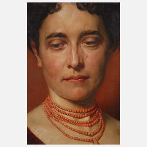 Dame mit Korallenkette