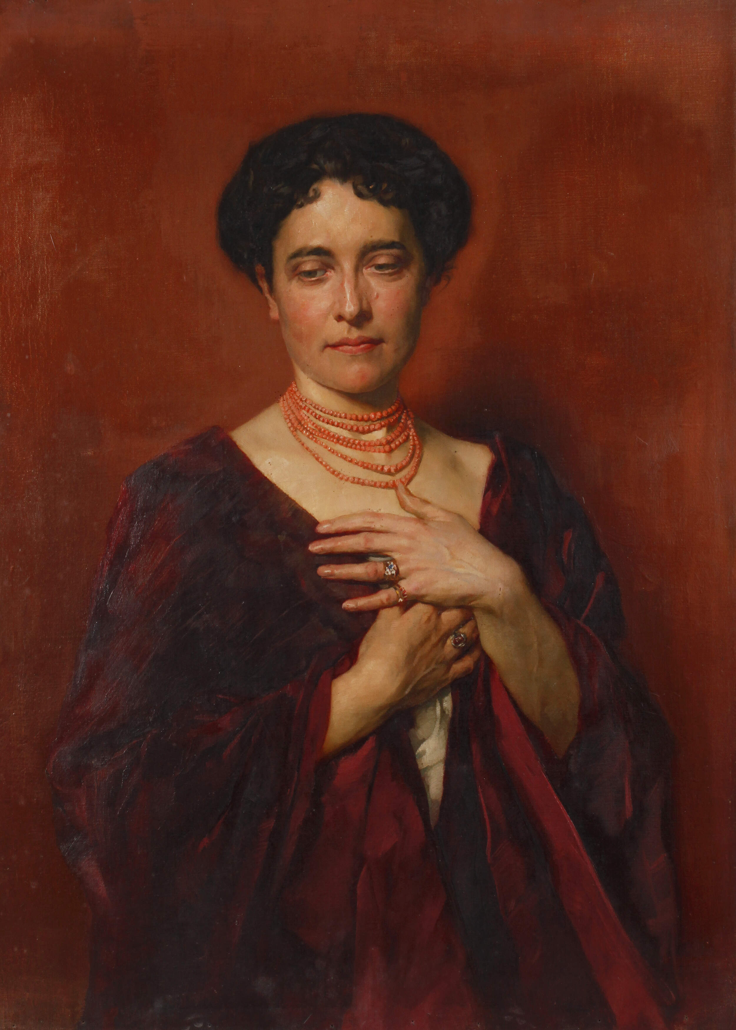 Dame mit Korallenkette