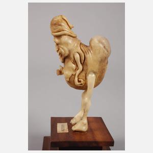 Figürliche Hornschnitzerei