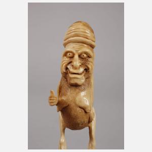 Figürliche Hornschnitzerei