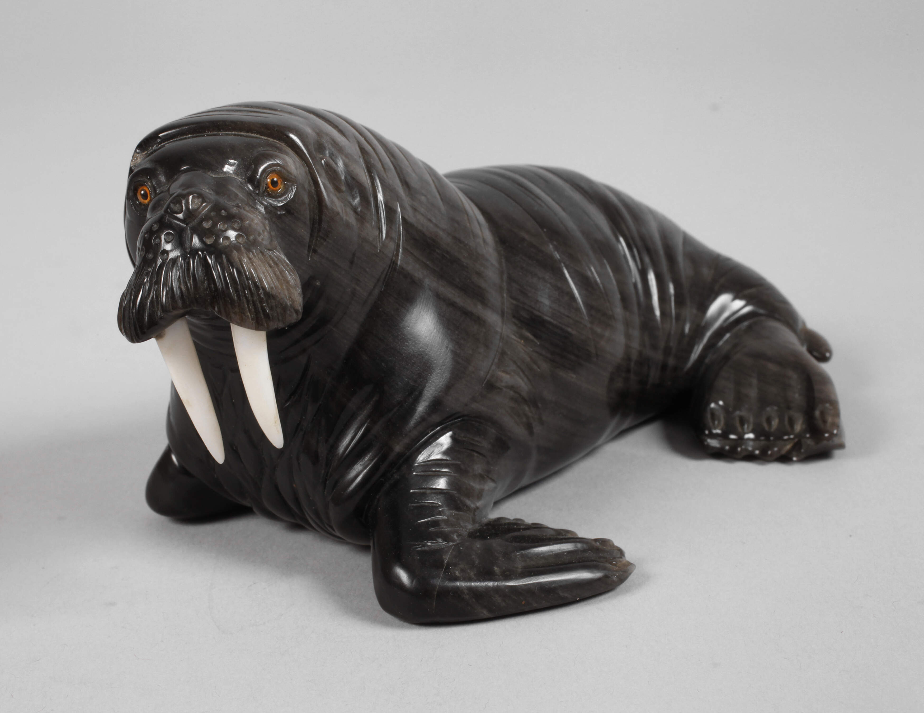 Steinschnitzerei Walross