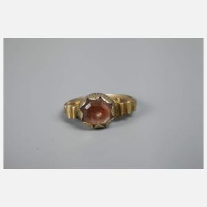 Ring mit Steinbesatz
