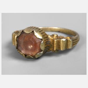 Ring mit Steinbesatz