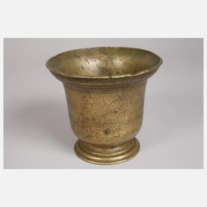 Drei historische Mörser