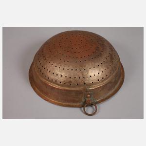 Zwei historische Küchenutensilien