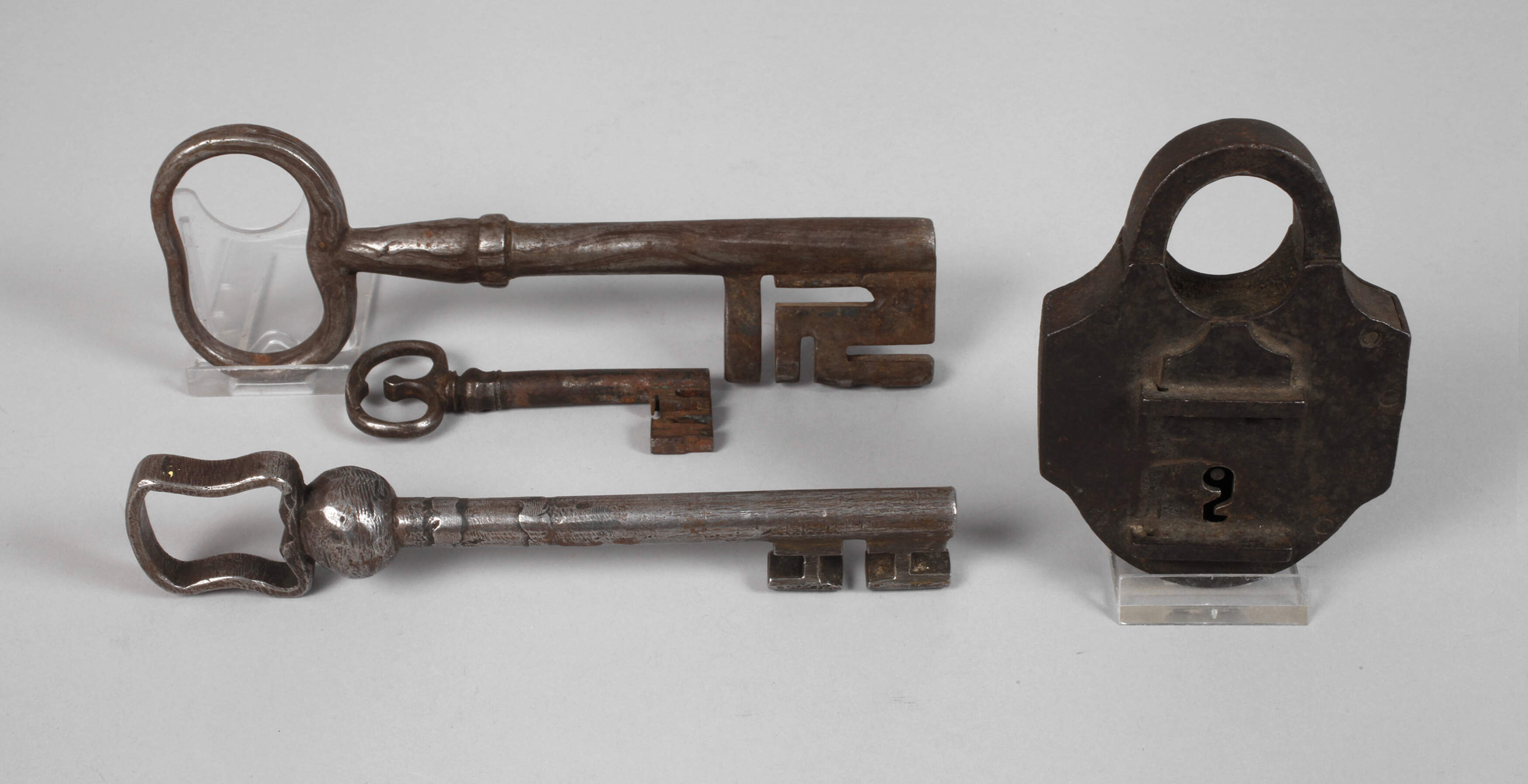 Vorhängeschloss mit drei Schlüsseln