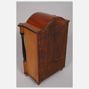 Monstranz in Tischvitrine