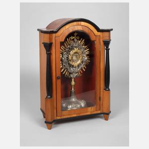 Monstranz in Tischvitrine