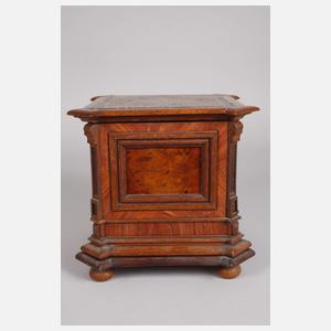 Intarsierter Tabaktopf