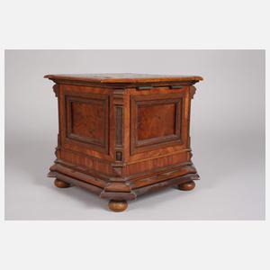 Intarsierter Tabaktopf