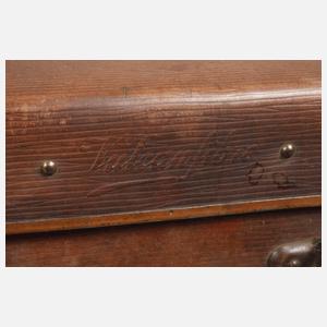 Zwei historische Koffer