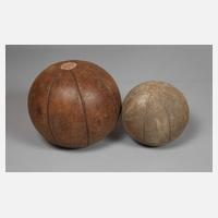 Zwei Medizinbälle111