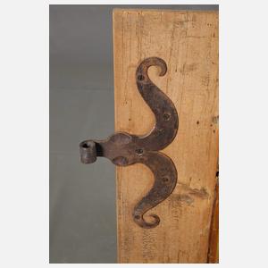 Tür als Schießscheibe