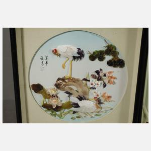 Drei dekorative Reliefschnitzereien