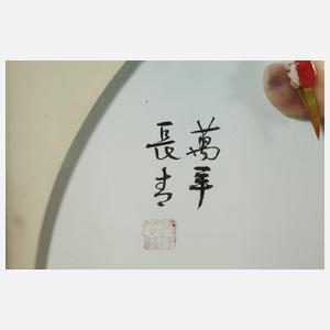 Drei dekorative Reliefschnitzereien