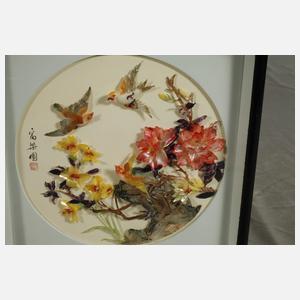 Drei dekorative Reliefschnitzereien